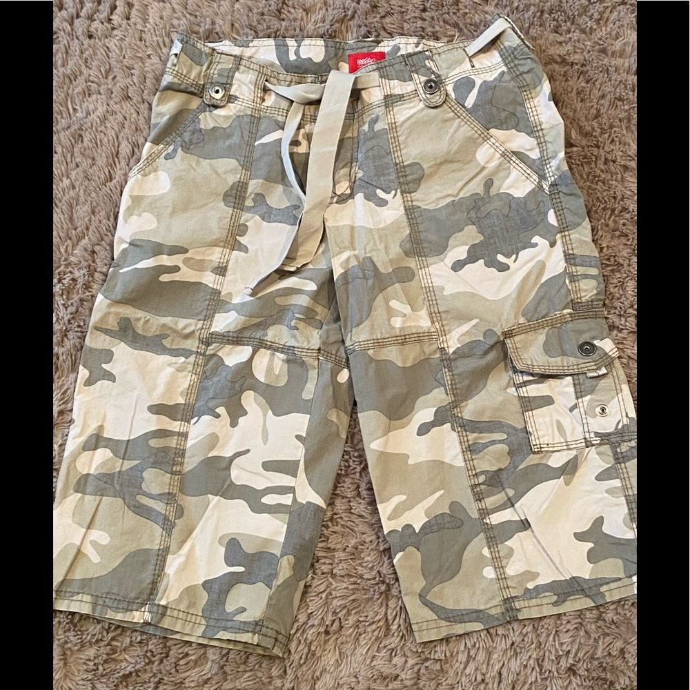 Cute Camo Mossimo  Bermuda cargo shorts size 3
